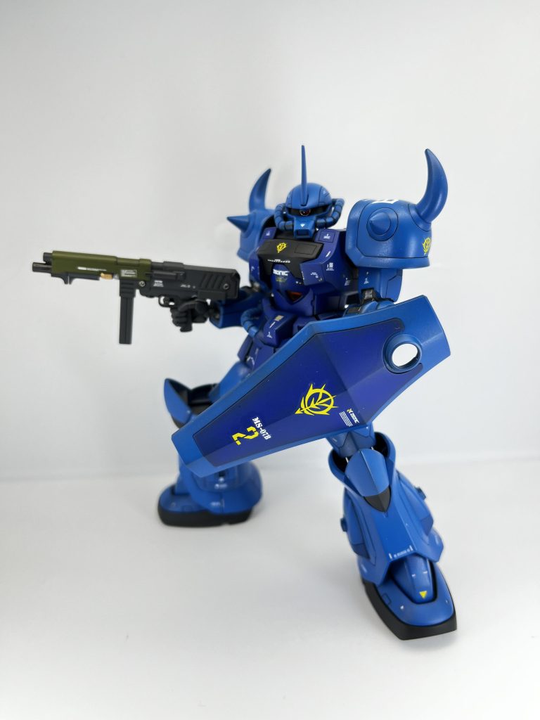 フィンガーバルカンをオミットしたことにより、携行火器を使用します。ザク系列のものであれば全て使用可能です。