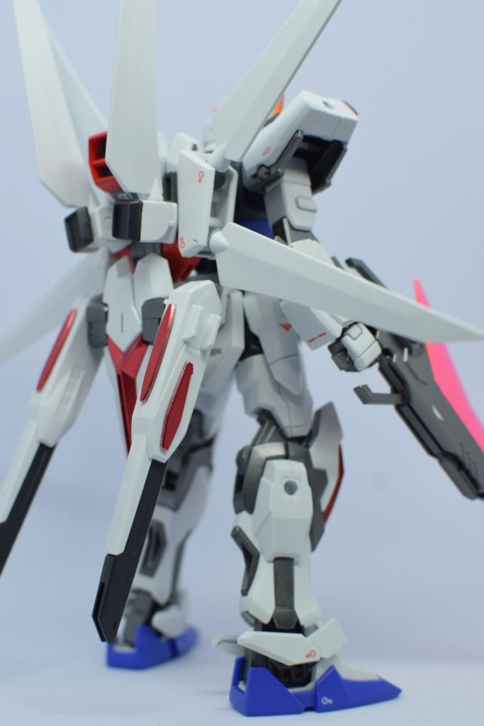 劇中同様フル装備も作ってます。これ飾る時どの形態にしようか悩みますね。