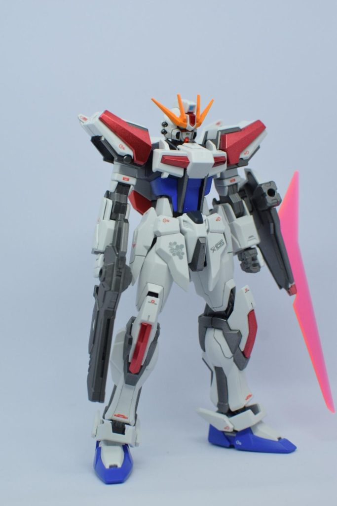 ビームサーベル？はトップコートで半光沢かけてます。クリアのままより半光沢とか艶消しのかけた方がいい気がします。