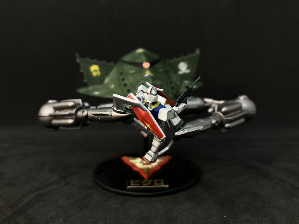 ガンダムはなんちゃってです。^_^若干、手と足の角度を変えました。