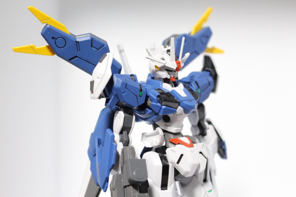 ライフルのスコープ後ろのパーツは、HGガンダムデュナメスの肩パーツを加工して取り付けました。