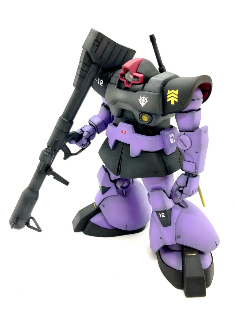 素組みのドムさん…  ジャイアントバズーカが上手く肩に担げません。…ので、バズーカのほうを5mmほど延長してみました。