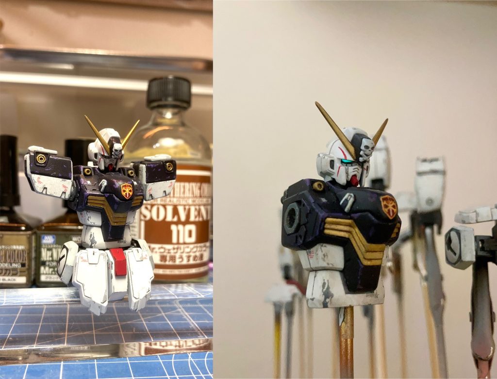 ネイビーの下地はパープル系の色、レッドの下地はブラウン系にしてチッピング。その後はウェザリングカラーでウォッシングして馴染ませました。当然ながら塗膜がはがれやすいのでコントロールが難しく、想定より剥がし過ぎちゃいました。