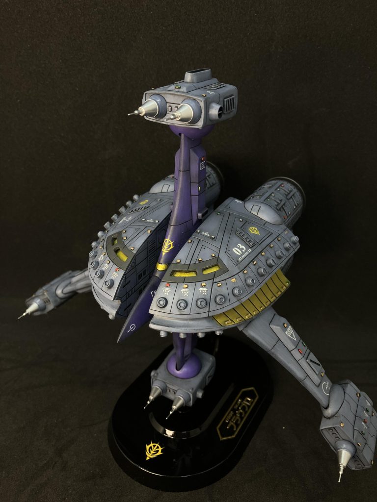 とにかく、情報量が少ないのでスジ彫り多めです。