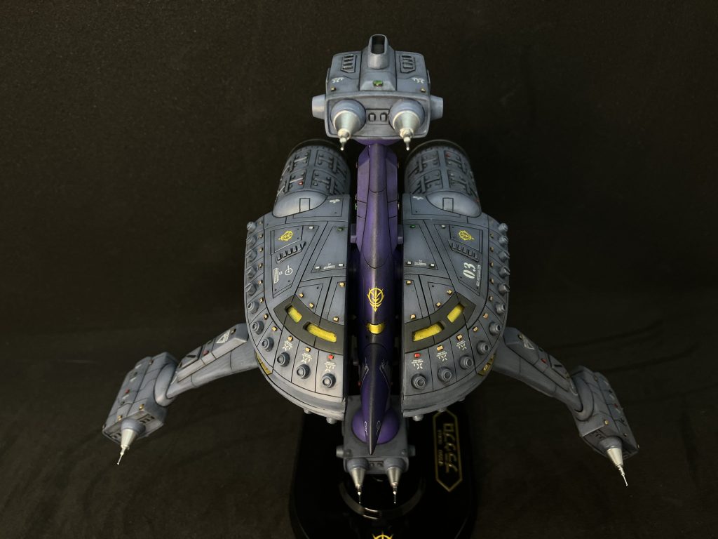 プラ板工作。何気に細かい作業なので老眼には辛い。