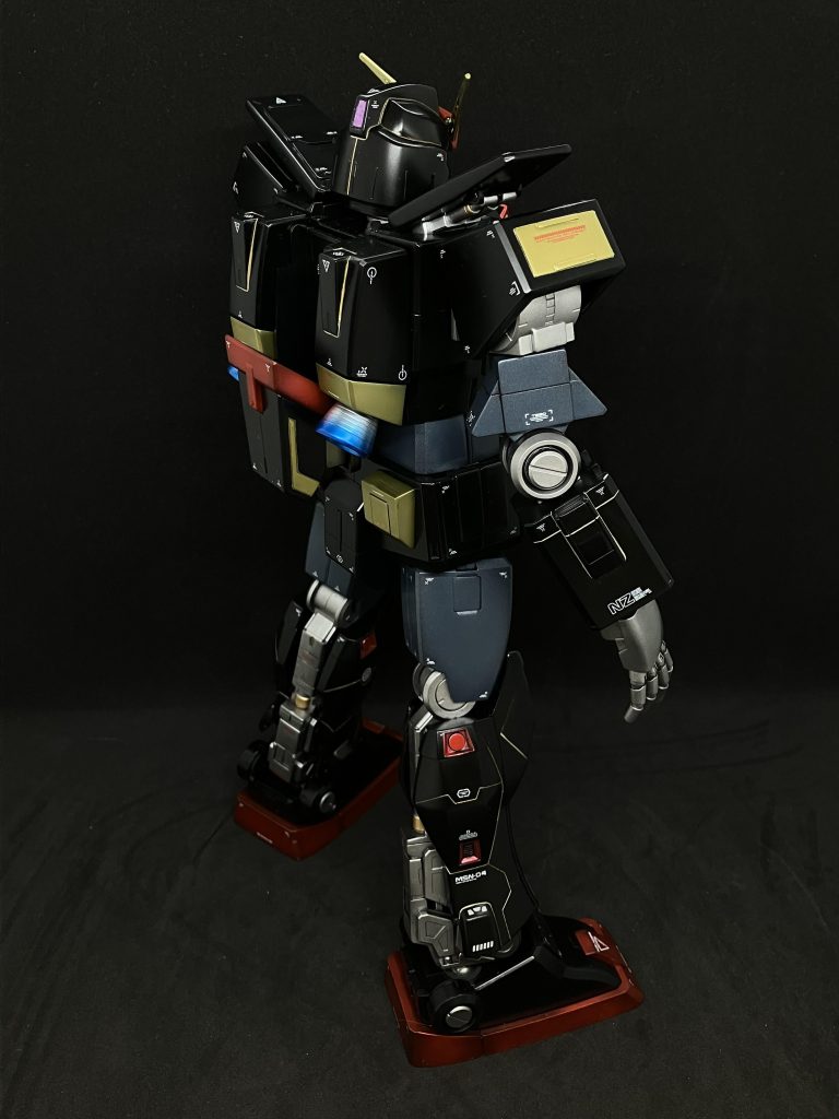 ディテールが少な目なので、デカールは多めです。