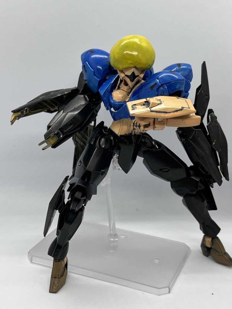 右腕をバックパックの腕と取り換えて