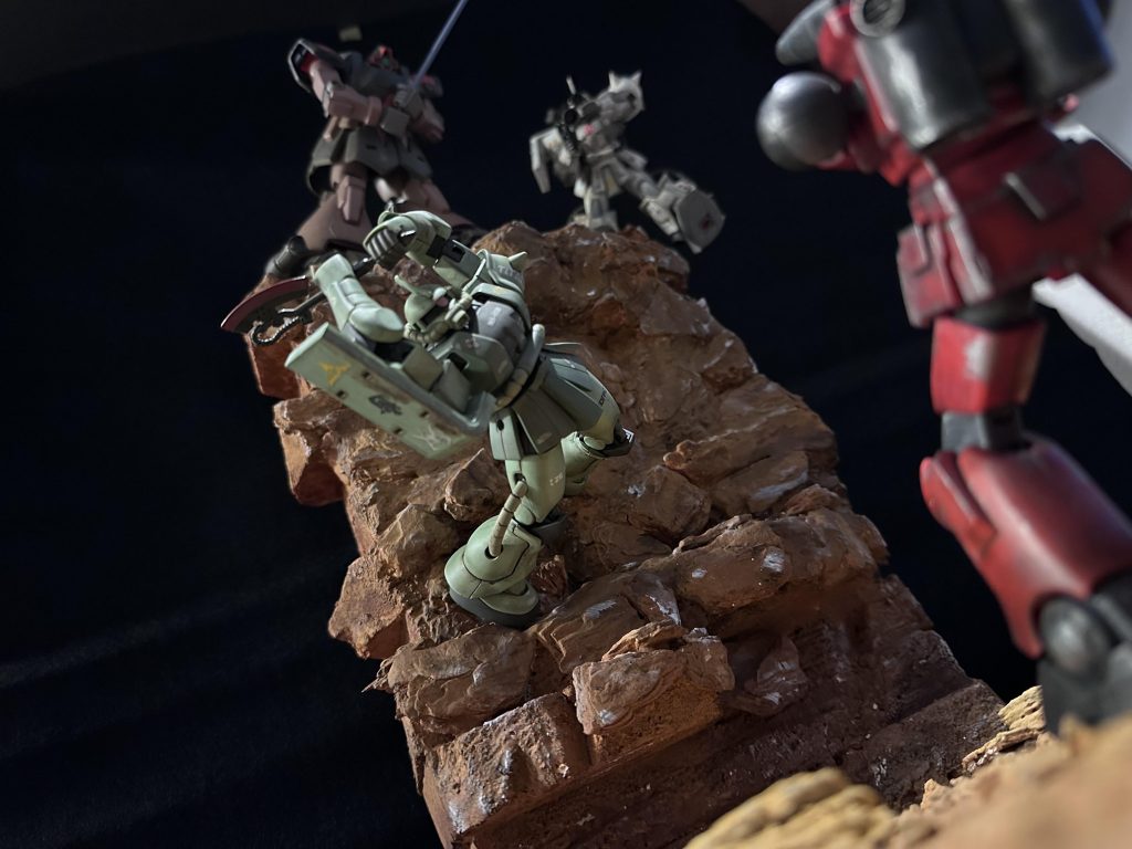 ザクがキャノンの間合い飛び込んでる感じです。飛び込んでる感じです。キャノンもびっくり