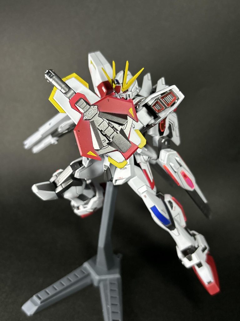 アブソーブシールドキットそのままですとシールすらないところもありますが、しっかり塗り分けをしてあげるとめちゃかっこいいです