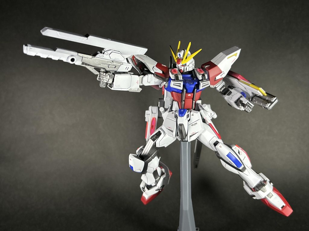 ビームライフルはマスキングにて塗り分けを行っています