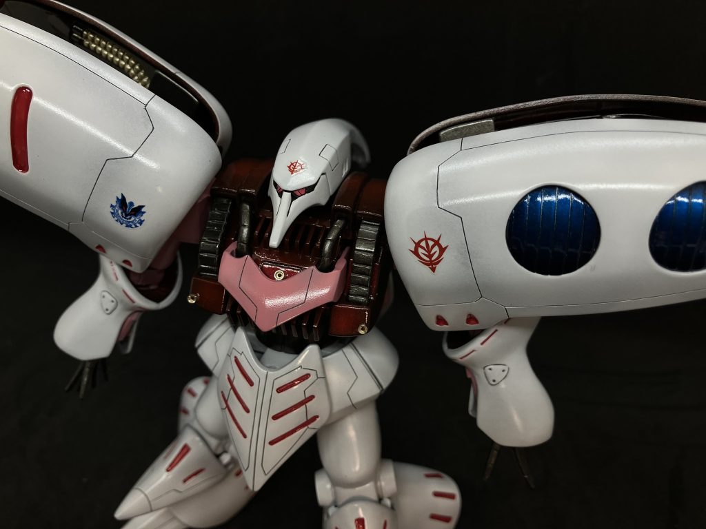 モノアイの塗装が細かくて大変でした。デカールは何となく雰囲気で!