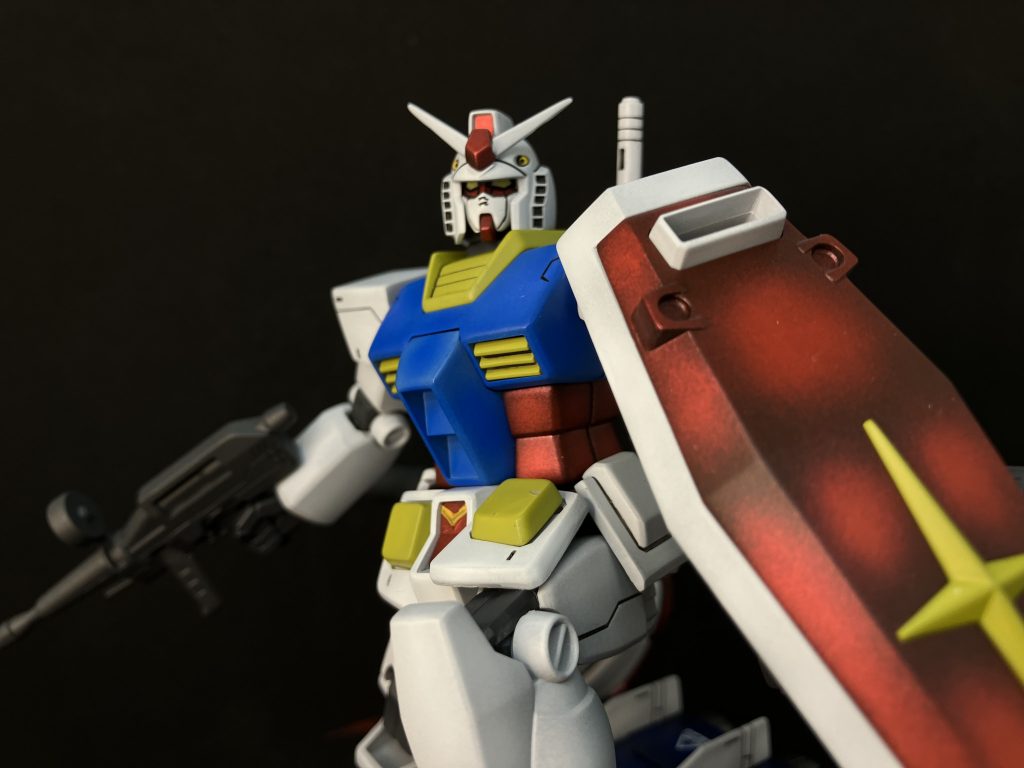 付属のガンダムです。サクッと製作です。Gアーマーになる様に、足のつま先部分が曲がります。