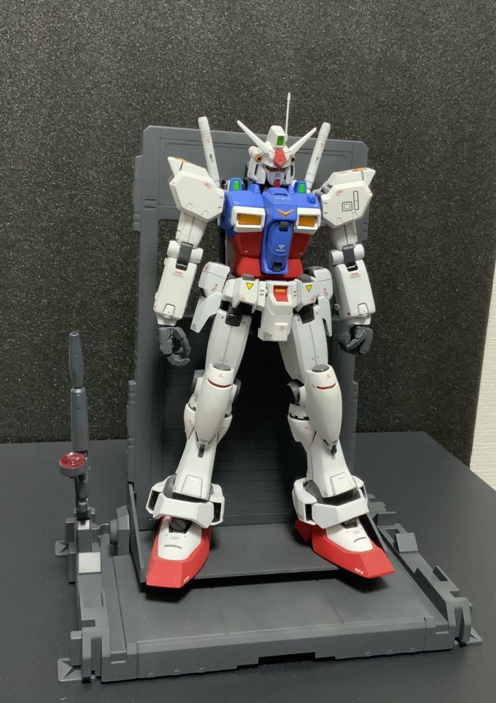 あまけ:モビルスーツハンガーのイメージですと、GP01かな