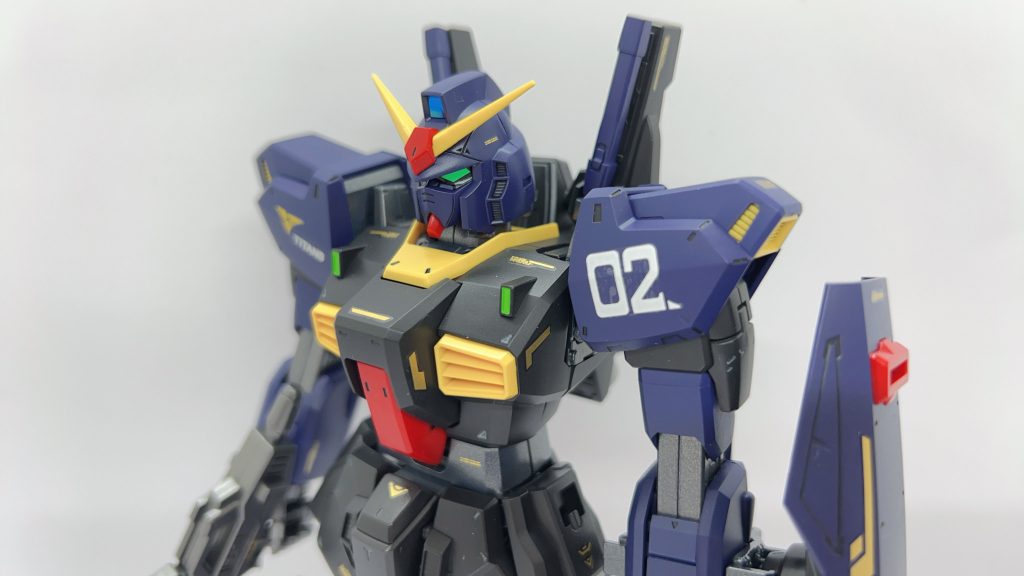 デカールは金色を使っています。