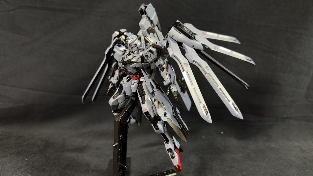 斜めショットシュバルゼッテのガンビットの取付は色々悩みましたが、無難に羽っぽくしてみました。2セット分使っただけあって満足のいく盛り具合です。