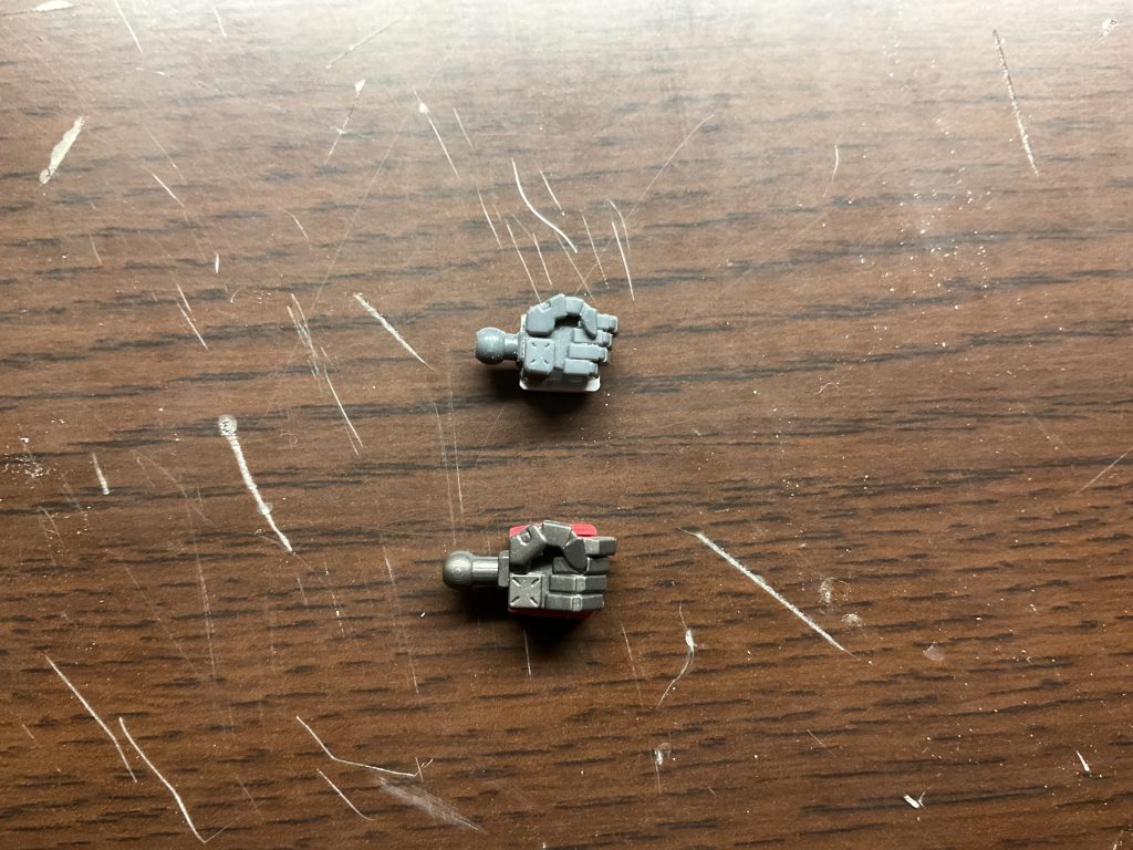 手首比較同じ初期GAT-Xシリーズだけに、完全に色変えです