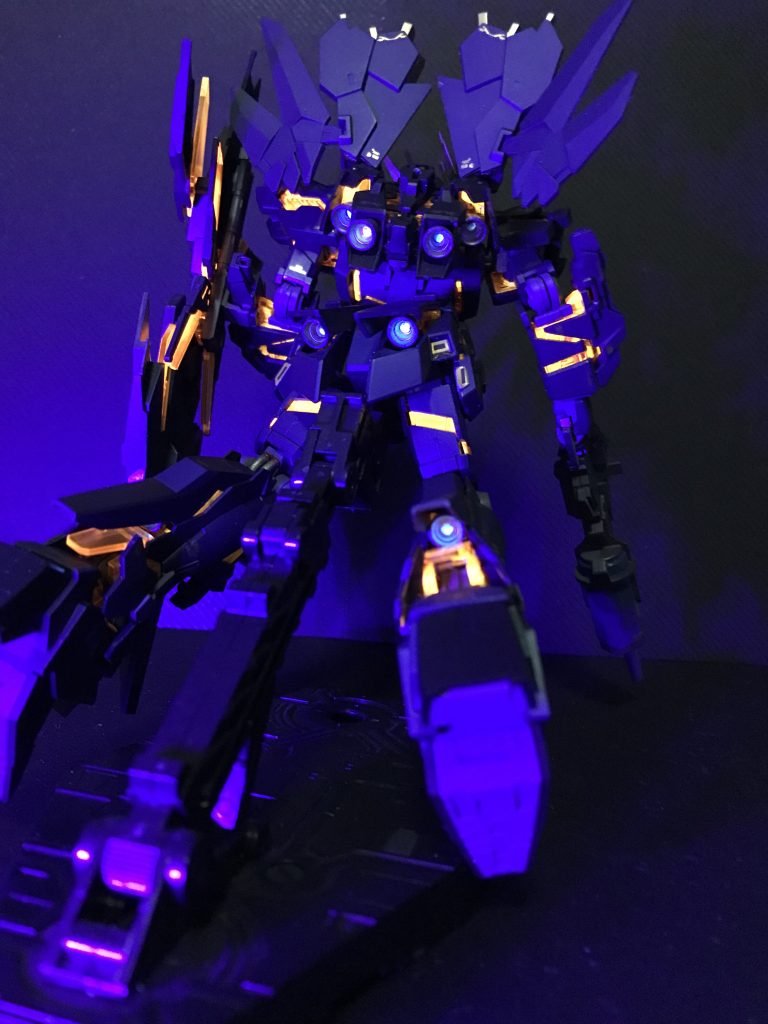 完成当時写真6 ブラックライト照射。背面撮影。