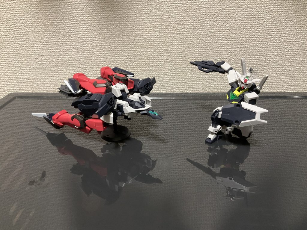 分離状態アーマー(?)がすっげーゲテモノになりました脚は脚部アーマー連結部についてる3mm軸を接続部にブチ込んでます