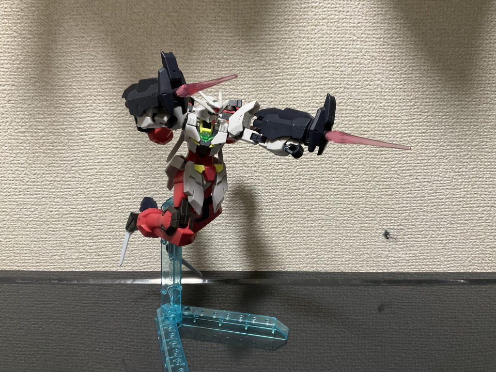 メインウェポンはやはり両手のマルチコンテナビットです性能はジュピターヴまんまなのでナックルユニット、ビームソード、ビームシールド、ビームガンの機能は生きてます