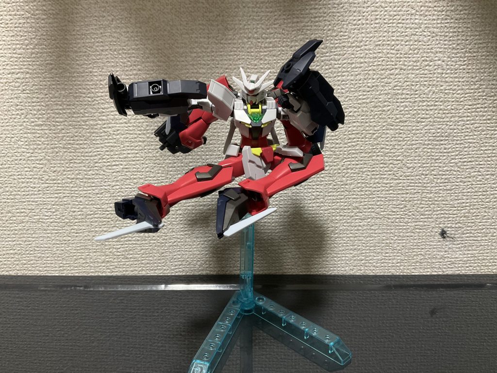 足部クローでライダーキックみたくHGイージスにサーベルエフェクトがないのでサーベル展開イメージはありません