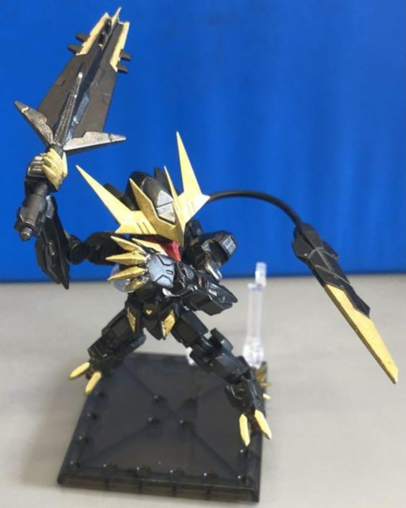 メイスを振り上げれるようにも出来ましたテールブレードをアルミ線で射出するのもやりたかったのです