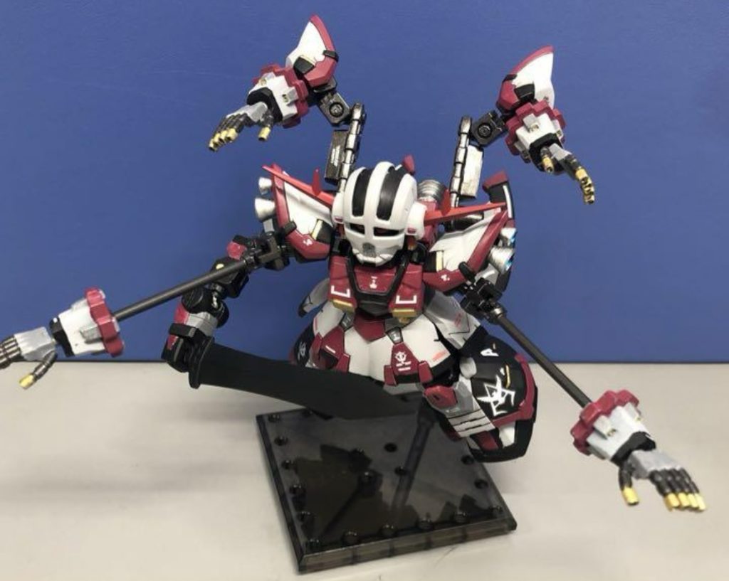 ネオジオングっぽく腕を増やしてみたかったのですシャア専用なカラーリングにもしてみましたパーフェクトジオングらしく実体剣も持たせました