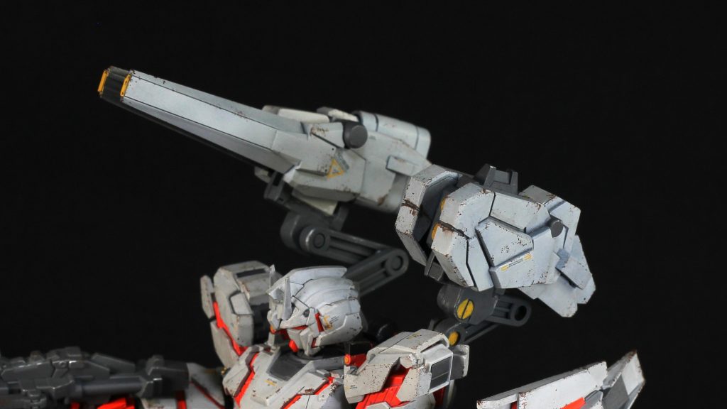 長い方がアームドアーマーBS改短い帆がアームドアーマーPM(プラズマミサイル)ともにバンシィのアームドアーマーをベースに作りました接続基部はプラ棒からスクラッチしたり、境界戦機のパーツを使用