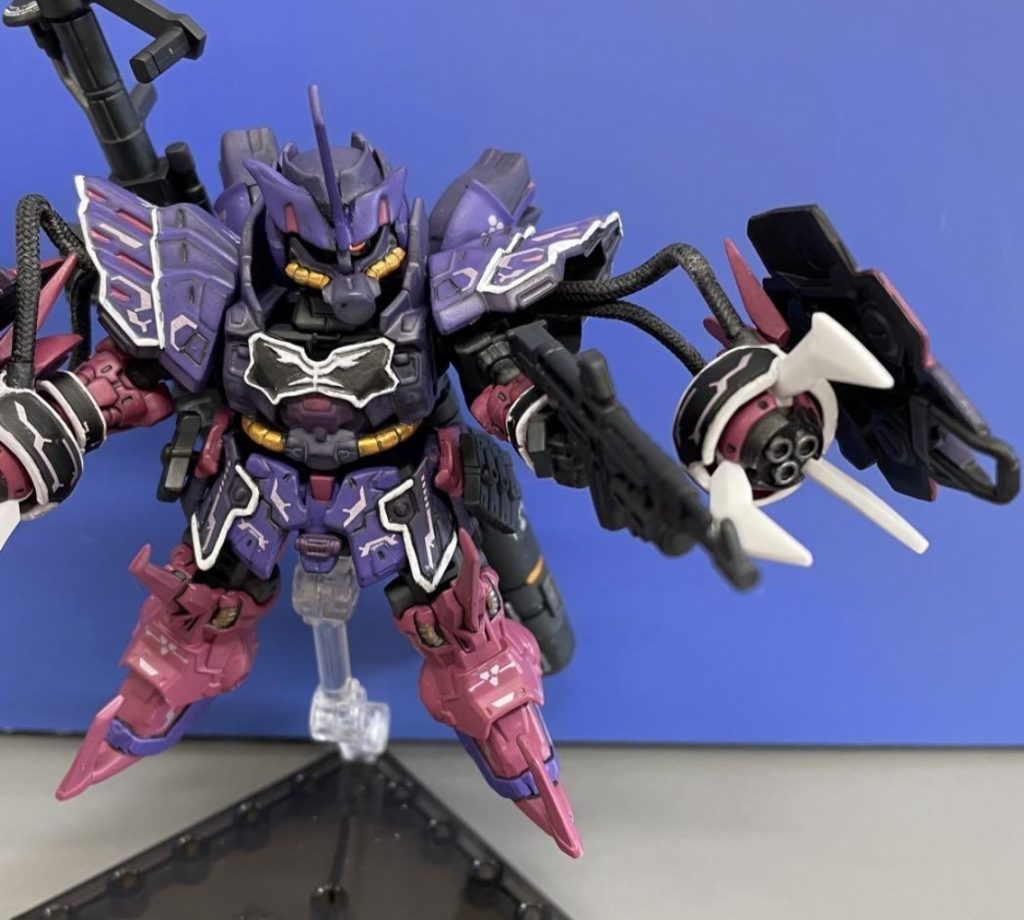 クローを有線で浮かせたかったのですギラズールの手を取り付け、武器を持たせましたランゲブルーノ砲改を構える写真を撮り忘れたのが残念ですご覧いただきありがとうございました