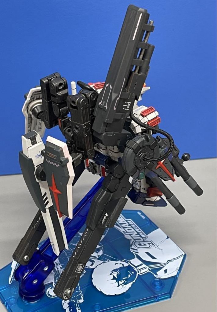 肩のキャノン砲とタンクは大きくて迫力ある物にしましたサンダーボルトフルアーマーガンダムのビーム砲も装備しました