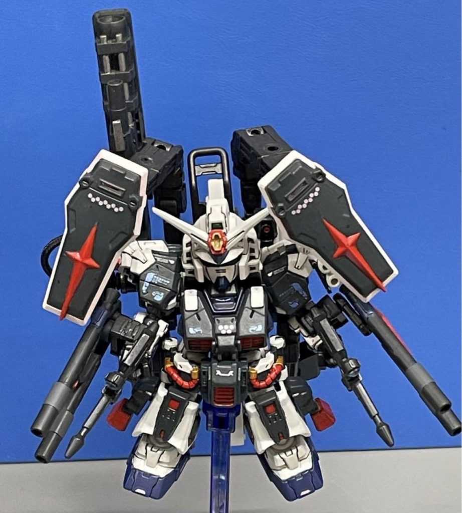 シールドを前に展開するのがカッコいいんです額にはまさかのハイメガキャノンです