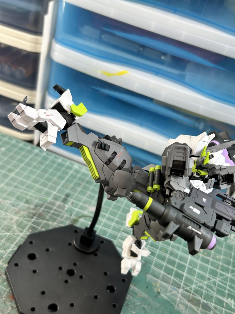 脚部クロー攻撃