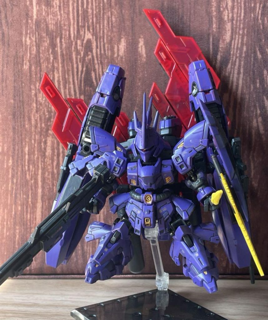 ビームライフルもムーンガンダムから拝借しました本体はほぼ無改造ですが、シールドを肩に装備するのがお気に入りですモビリティジョイントだとシールドが肩アーマーに干渉しちゃうんですよね