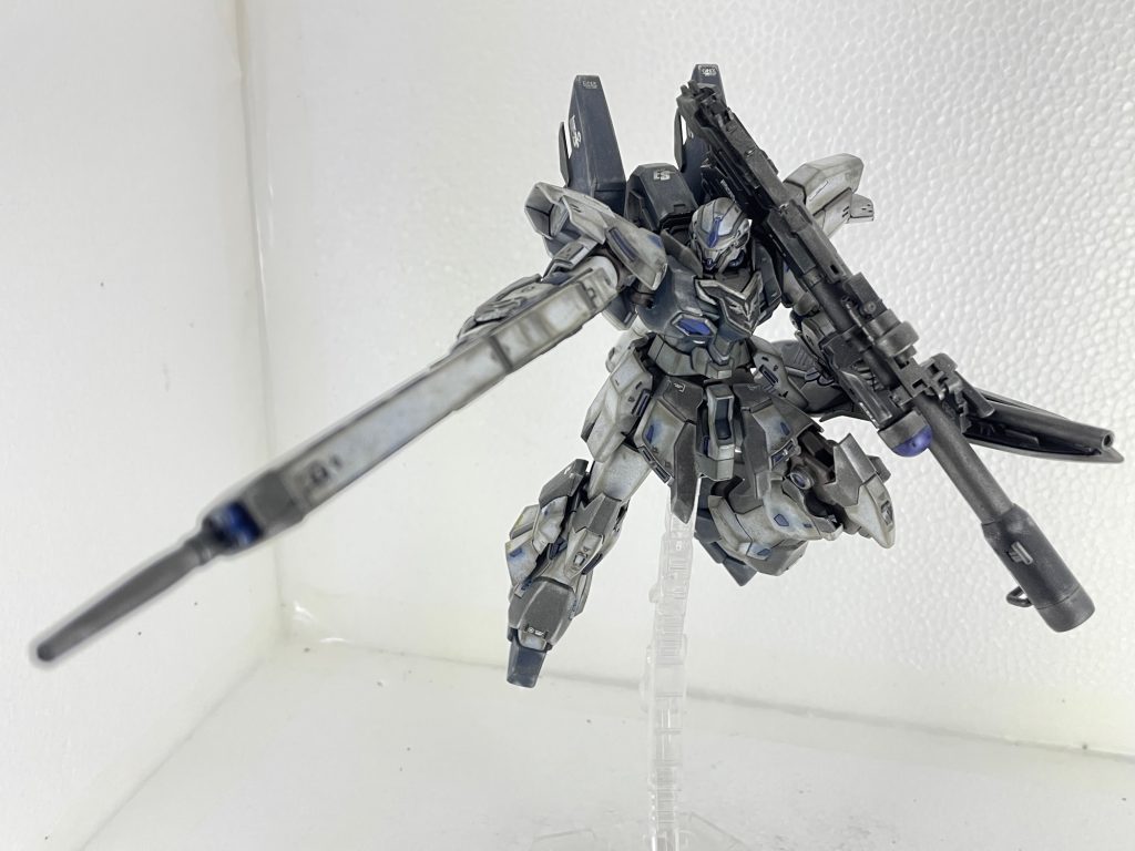 ユニコーンガンダムの原型だけあって連邦風なスッキリしたデザイン。可動も素晴らしく、hgクオリティーを超えてくれるキット。シナンジュには付かないバズーカーは嬉しい。