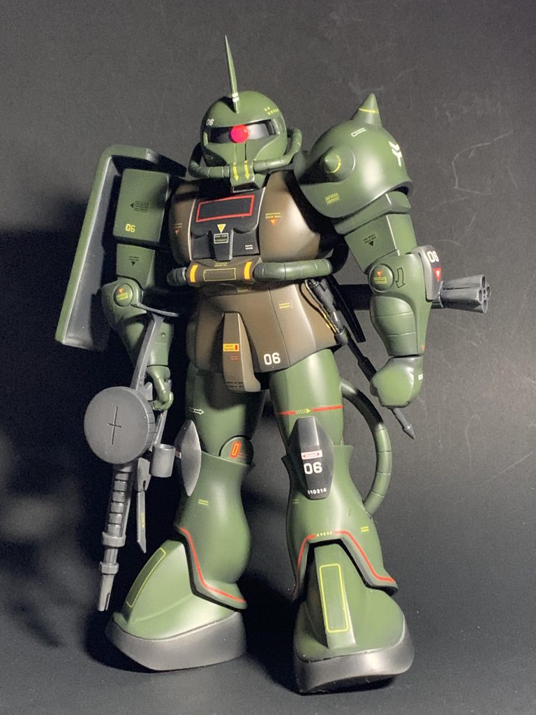 武装フル装備状態。ヒートホークとバズーカはネオジム磁石でマウントしてます。