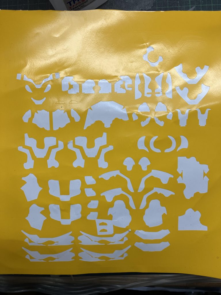 塗装に使用したマスキングシートです。