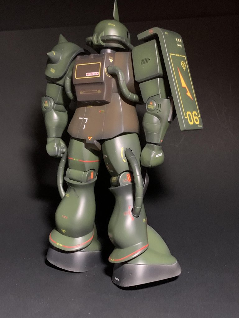 定番の肩ハの字カット、脚アルミ線接続、手首内巻きと首の延長をしてクロ立ち上げ艶消し塗装です。