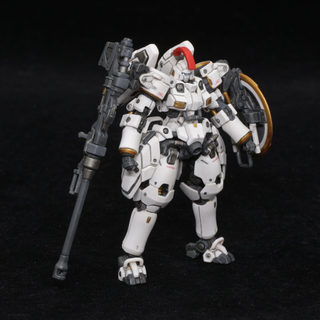 各部分がマッシブでスタイル抜群！第４弾では一番好きな機体です。