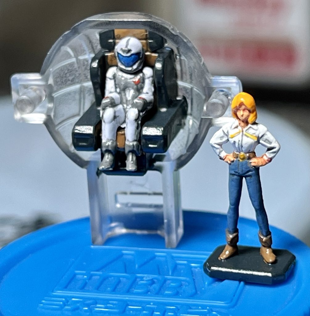 老眼鏡と拡大鏡、そして明るいデスクライトが欠かせない身ですが頑張って塗りました。