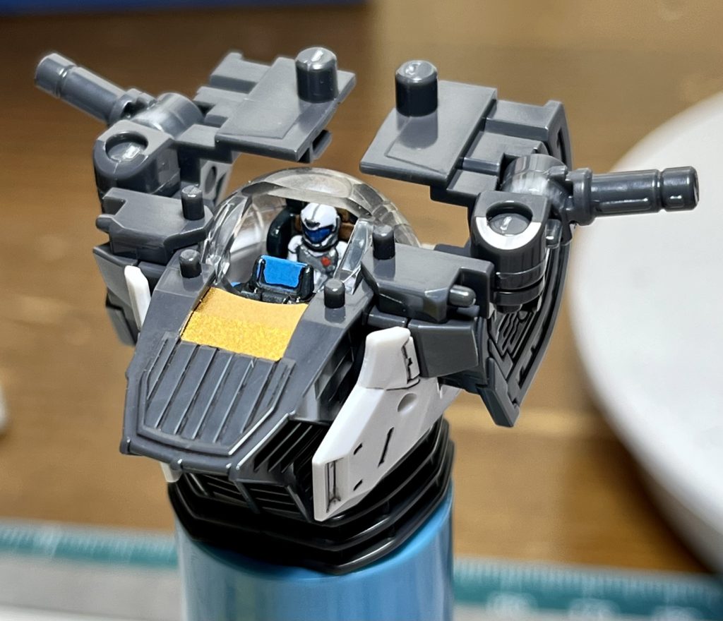 シーブック君やコクピットの塗装を頑張っても、組み上げるとほとんど見えなくなります…。