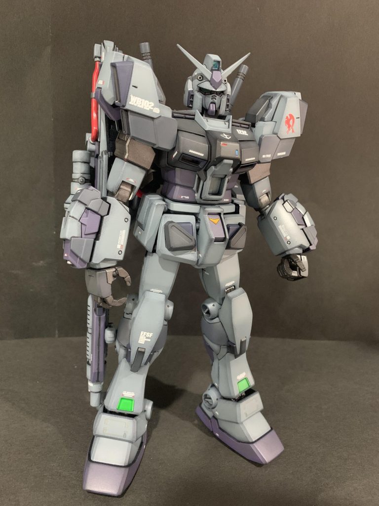 武装追加状態機体とカラーリングが少々ややこしいんですが、うろ覚えながら小説版 機動戦士ガンダムでG-3ガンダムに搭乗するアムロ・レイは一般兵のいちパイロットという事だったはずなのでパーソナルマークは無しにして、ホワイトベースの部隊マーク中心にしました。