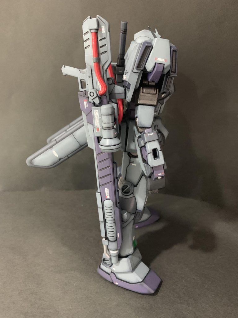 漢のロマン砲、メガビームランチャー。全長と同じくらいあるんですね。ちょこちょこ塗り分けしています。まあ、こいつのおかげでルース共々爆散してしまう所と、小説版のアムロも戦○してしまう所が脳内で何となくリンクしたために、今回のG-3っぽい配色となりました。