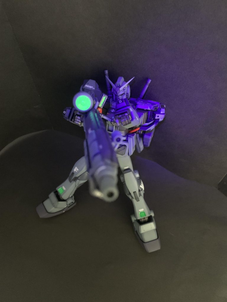 メガビームランチャーのブッ放しショット台座はあるんですが出すのが面倒で立ち姿で。古いキットですが、肩の引き出し機構があり両手持ち出来ますね。ご観覧ありがとうございました😊