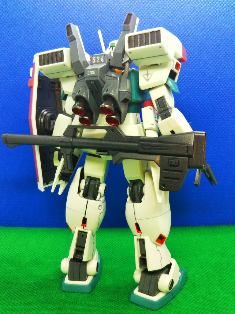 リヤビュー腰部後方にはマークⅡのバズーカを取付けれるようにしました。こちらもネオジム磁石で脱着出来ます。バックパックと相まって、まさしく「マークIIの簡易量産型」っぽくなったと思います。