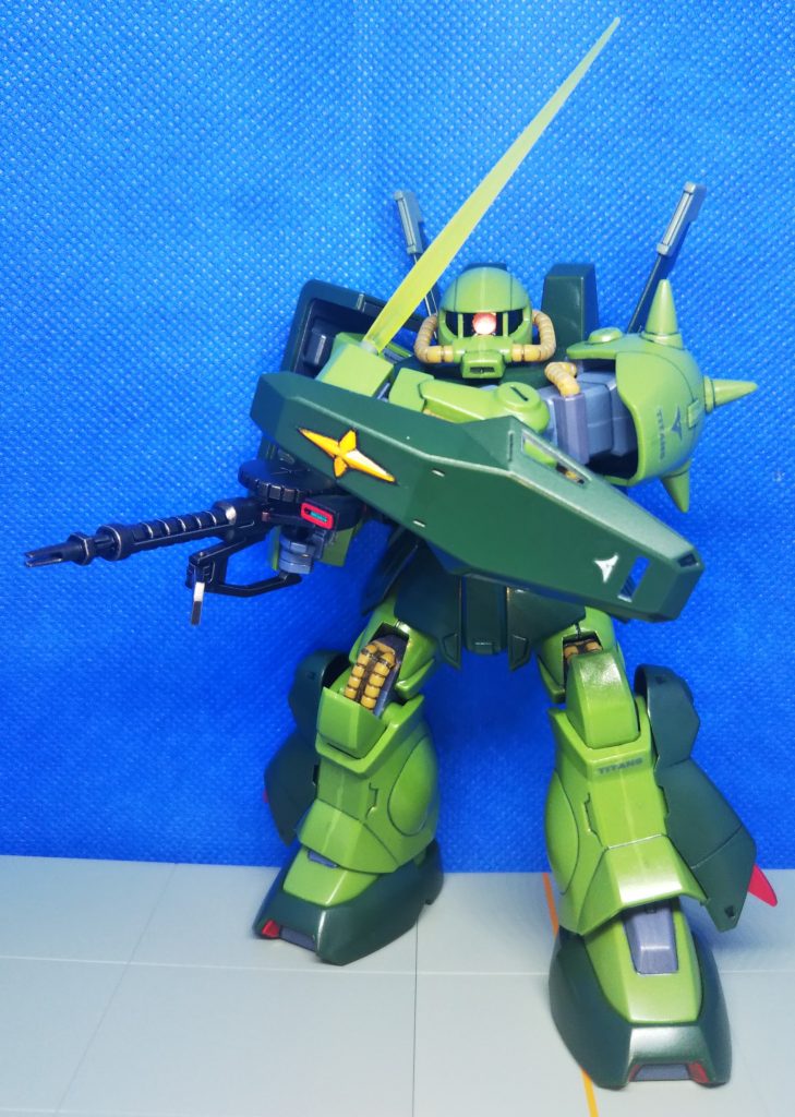 サーベル抜刀!肩関節のボールジョイント化が効いてると思います。