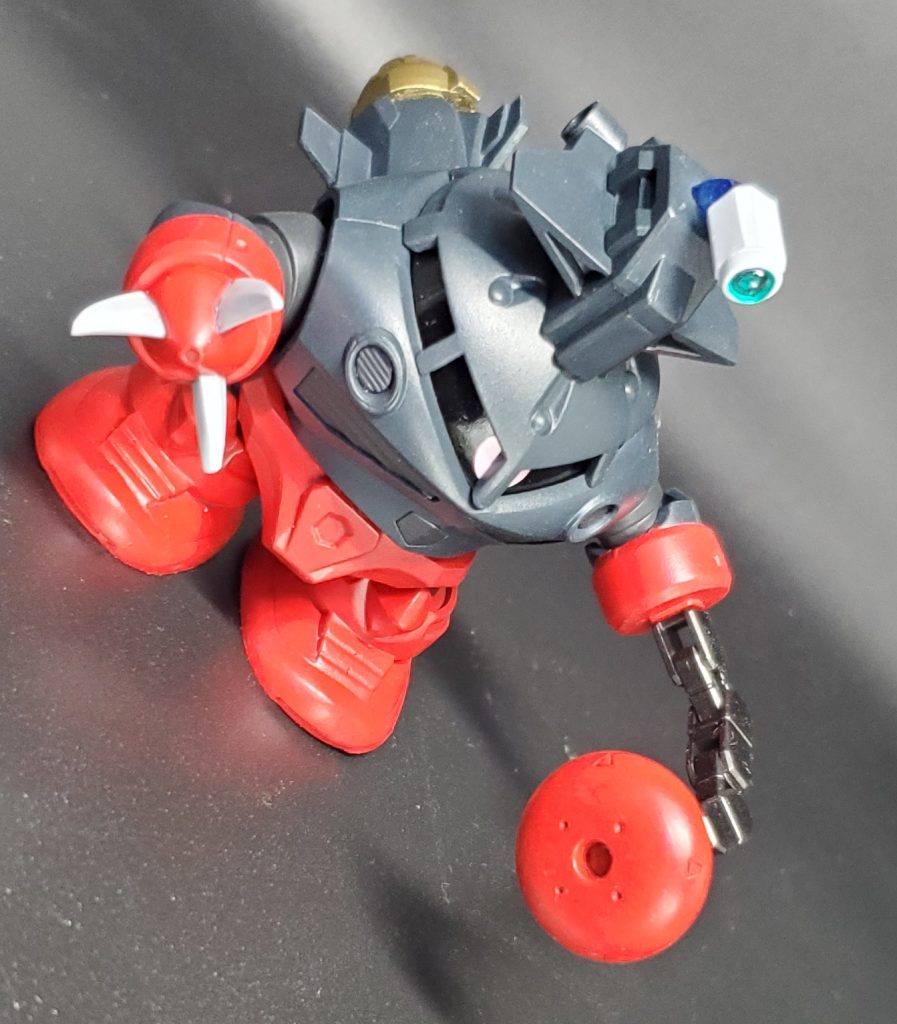 左手はマッシュルームアンカーを模しており、そのまま敵を殴り付けたり伸ばして叩きつけたりする。