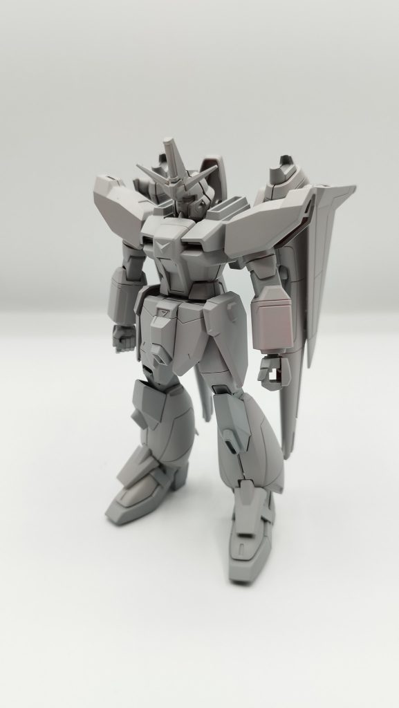 最初は、改造せずに完成しようと思ってたので、素組からサフ吹いた状態です。