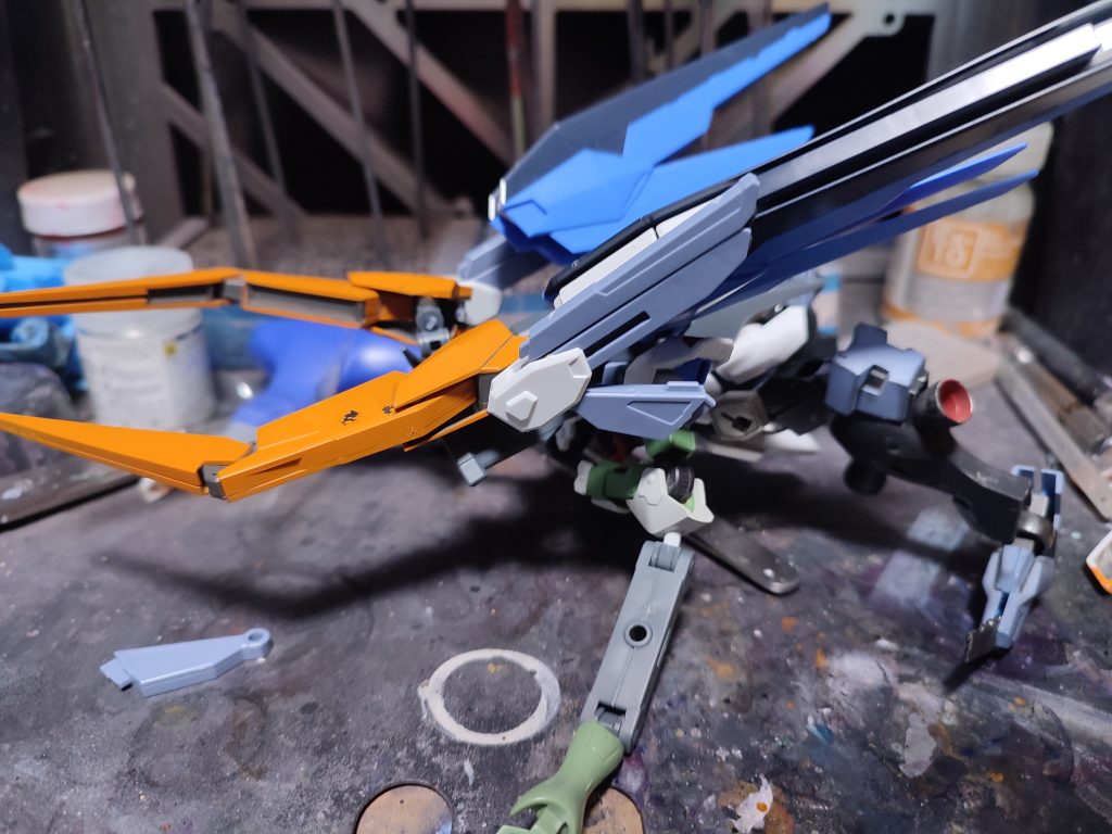 塗装前の写真。主な使用キットはHGCEフリーダム、HGアリオスガンダム、HGガンダムグシオンリベイク、HGガンダムヴィダール、BB戦士クシャトリヤ等です