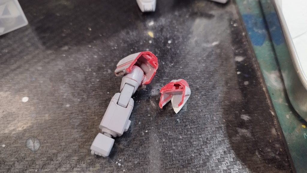 肩パットが昭和感あふれてたので、カットして肩幅狭めました。