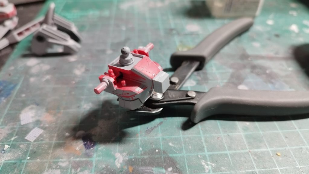 胸元が寂しかったので、目標が見えぬままプラバン張り付けた画像です。