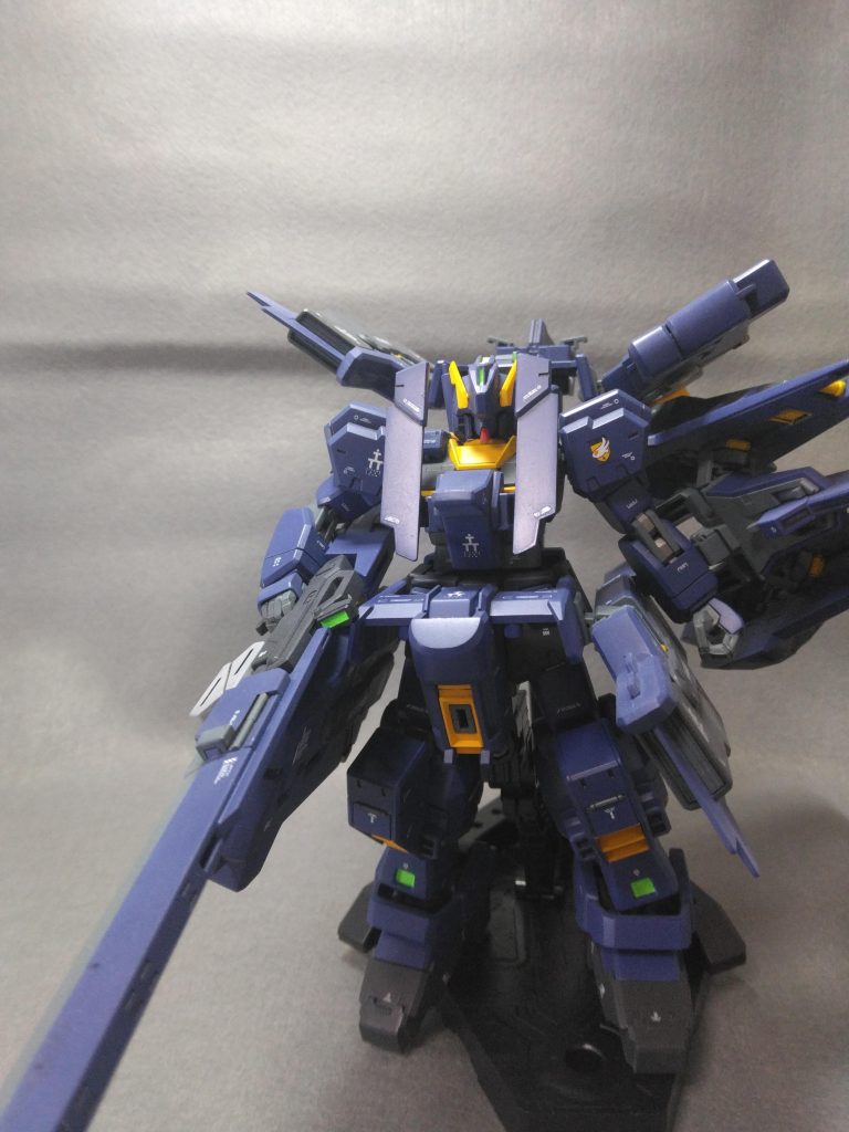 正面から。ハイゼンスレイラーⅡ、ギガンティックアームに比べると、大人しく見えるのが、不思議。